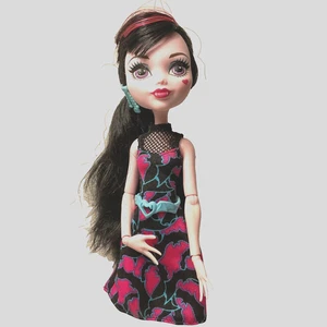 Welcome To Monster High Draculaura Puppe Monstrous Rivals 2015 - Bild 1 von 11