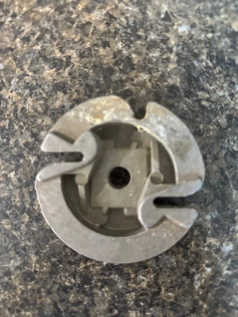 Polea de volante Lawn Boy Rewind Starter Cup 602615 XXI Foto 1 de 1