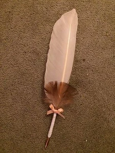 ELEGANTE PENNA STILOGRAFICA IN PIUMA. MATRIMONIO/FESTA/REGISTRO. - Foto 1 di 1
