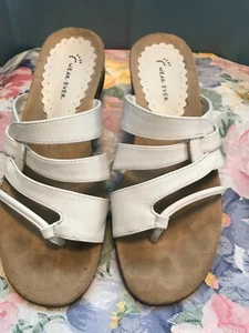 Wear Ever Glimmer Womens Ladies Slides Sandals White Size 7M Retail $60.00 - Picture 1 of 4