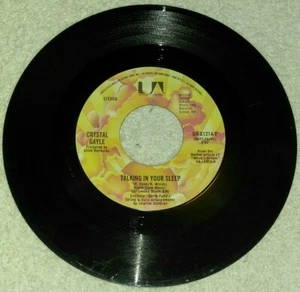 CRYSTAL GAYLE - TALKING IN YOUR SLEEP / PAINTIN' THIS OLD TOWN BLUE 45 Record - Picture 1 of 2