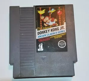 Donkey Kong Jr. Arcade Classics Nintendo NES Authentic 5-Screw Cartridge - Picture 1 of 2
