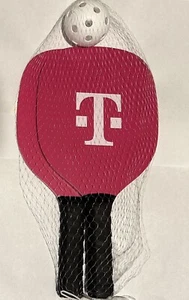 T-Mobile Pickleball Set (2 Paddel + 1 Ball), Neu & versiegelte Tasche - Bild 1 von 3