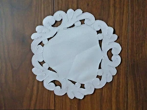 * DEKO-ART * TISCHDECKE - DECKCHEN GEHÄKELT - SPITZENDECKCHEN - VINTAGE - GRAU * - Bild 1 von 1