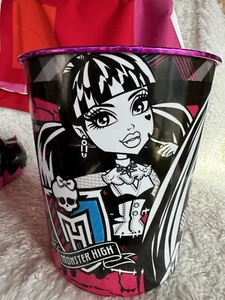 2 Stück Monster High Draculaura's 1600 Roadster Cabrio 2011 Papierkorb - Bild 1 von 10