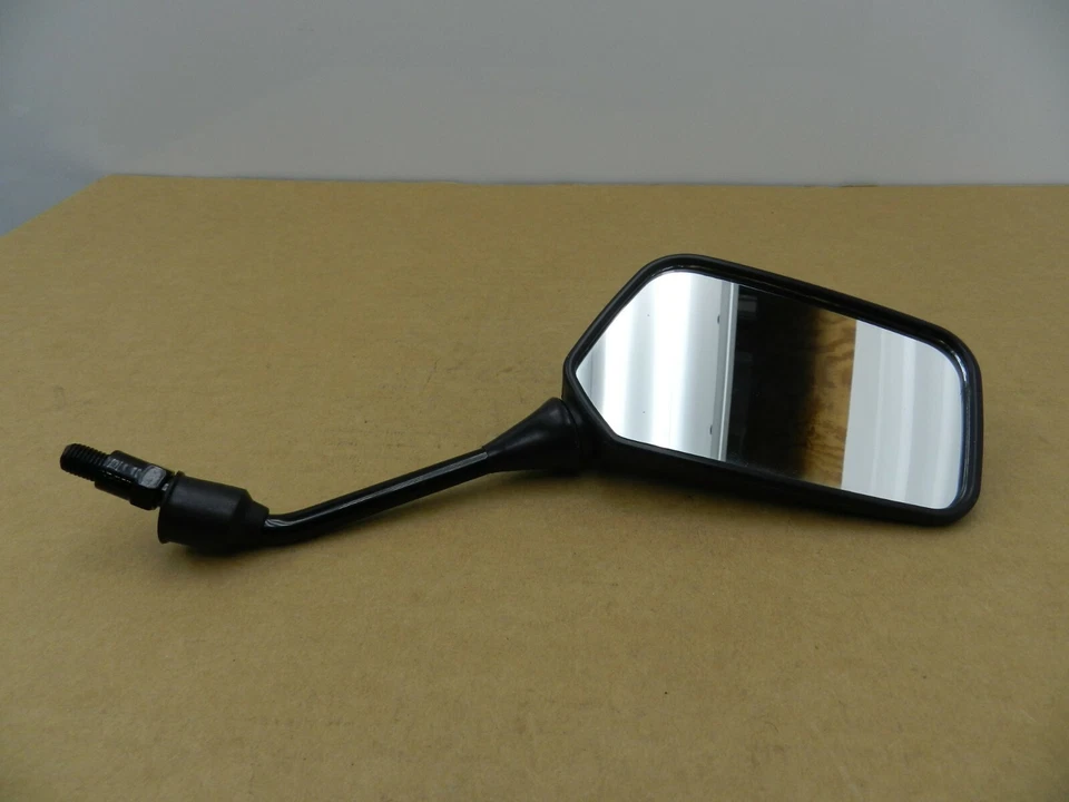 Espejo retrovisor derecho United Motors OEM Dual Sport 200, DT200 DT125  Foto 1 de 4