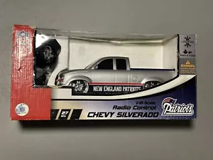 GRACELYN 2005 NEW ENGLAND PATRIOTS REMOTE CONTROL TRUCK 1:18 SCALE - Picture 1 of 6