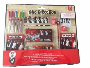 One Direction Crayons Gomme Regle Cahier Taille Trousse Pack Écriture Cadeau - Photo 1/1