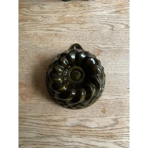 Ceramic Bunt Pan Warm Green Wall Decor CottageCore - Foto 1 di 5