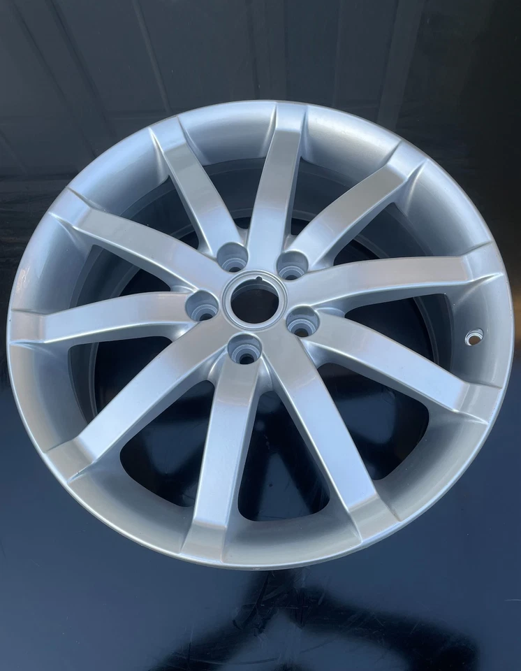 Aston Martin DB9 Speedline wheel front, aluminium 10-spoke, silver powder coated - Image 1 of 4