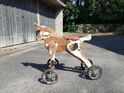  CHEVAL À BASCULE ANCIEN en BOIS à roulettes  - Photo 1/2