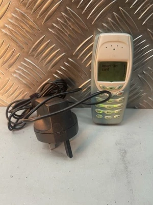 Nokia 3410 Mobile Phone Green Teal Unlocked No Sim Telephone Prop - Image 1 of 4