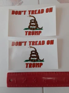 2 Adesivi Non Calpestare Trump Adesivi Paracolpi Sonaglio Serpente Mai Usati - Foto 1 di 4