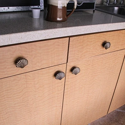 Juego de 4 perillas de gabinete antiguas de hierro fundido de vieira concha de mar tiradores de cajón Foto 1 de 4