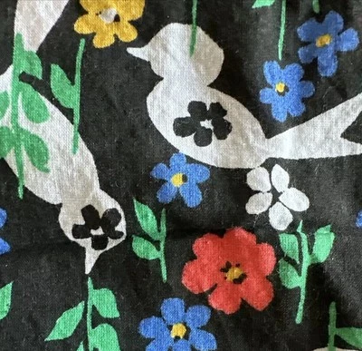 1983年“de Lanthe Creations”黑色棉亚麻织物鸟花W44”xL3码 — 第 1/4 张图片