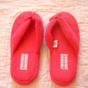 American Girl Saige Slippers for Girls Size MEDIUM (3.5-5) Hot PINK Soft - Picture 1 of 2