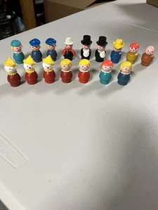 Vintage Fisher Price Little People 16 Holzkörper Kunststoffkopf Clowns Feuerwehrmann mehr - Bild 1 von 7