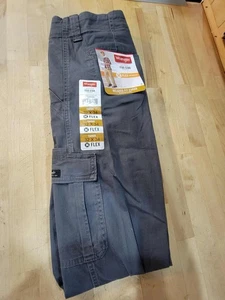 NWT Wrangler Mens 32x34 Relaxed Flex Fit Tech Pocket Cargo Pants - Foto 1 di 3