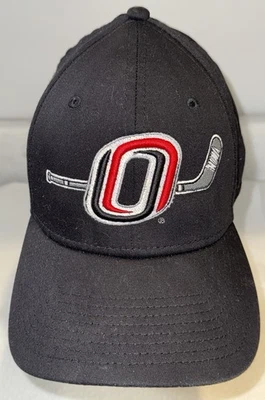 Gorra con palo de hockey Universidad de Nebraska Omaha Mavericks Foto 1 de 4