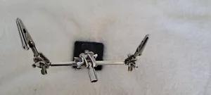 Porta gadget mani libere per attrezzi con 2 morsetti a pinza su supporto in metallo - Foto 1 di 9