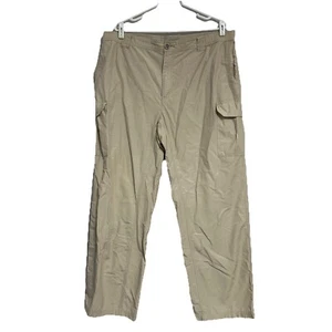 Columbia Pants Mens 30 XL Khaki Chino Omni Shade Sun Protection Hiking Outdoors - Picture 1 of 5