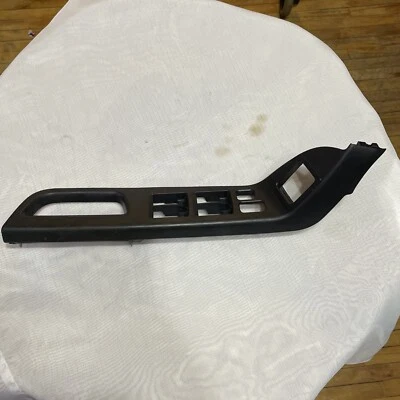 2008 - 2013 三菱 Lancer 发球杆左前挡板原始设备制造商黑色装饰  — 第 1/4 张图片