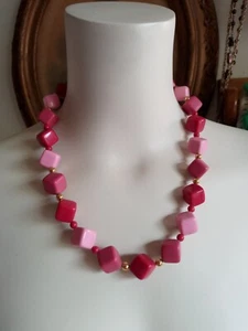 1987 Pink Ombre Vintage Avon Cubic Style Adjustable 18" to 20" Necklace - Picture 1 of 4