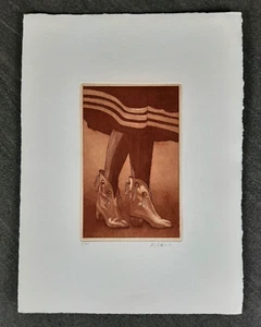Original Radierung von Margrit Ewert handsigniert Dame Schuhe Stiefeletten - Bild 1 von 5