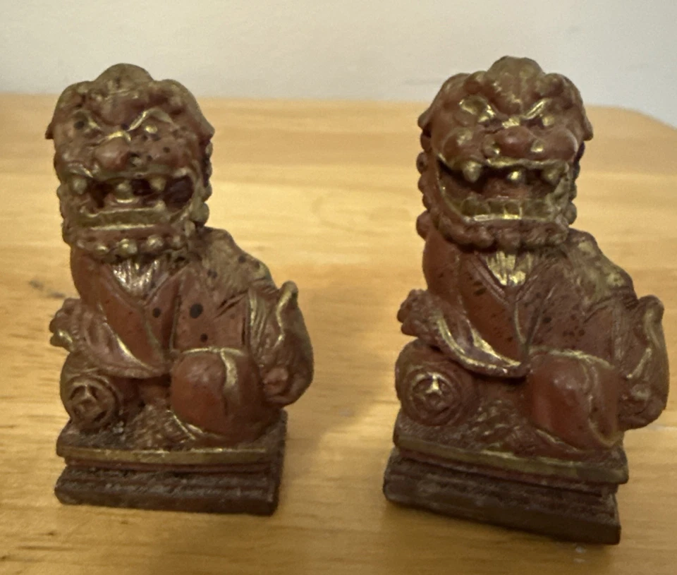 "Juego de 2 pequeñas esculturas de madera talladas Foo Dog usadas como perillas 2,25"" H. De colección" Foto 1 de 4