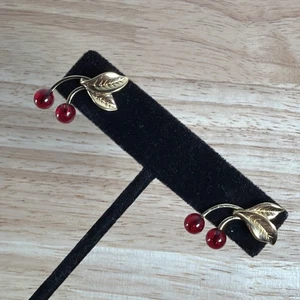 AVON 3D Cherry Earrings Vintage Gold Tone Lucite Cherries Fruit Red Shiny Cute - Picture 1 of 6