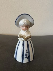 "Estatuilla de niña vintage Jasco azul y blanca campana hecha en Taiwán libro de 4,5""" - Imagen 1 de 9