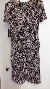Connected Marke schwarz & weiß Blumen asymmetrischer Stil geripptes Kleid Medium neu - Bild 1 von 11