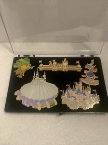 Disney Spilla WDI HKDL Cast Esclusivo Parco Mappa Set Space Mountain Castello LE 1500 - Foto 1 di 7
