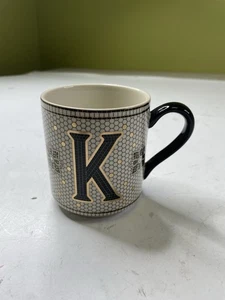 Taza de té café con monograma de gres Margot azulejo de bistró Anthropologie 14 oz letra K - Imagen 1 de 4