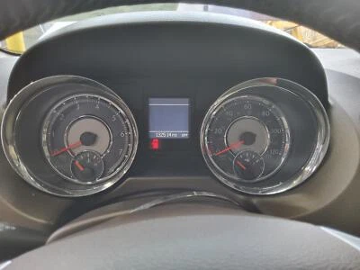 Medidor de velocímetro usado se adapta a: Chrysler Town & Country 2014 120 mph con información del vehículo Foto 1 de 4