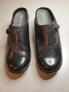 Wear Ever Shoes Womens Sz 9 Clogs Black Leather Slip On Mid Heel Mules Slip On - Picture 1 of 9