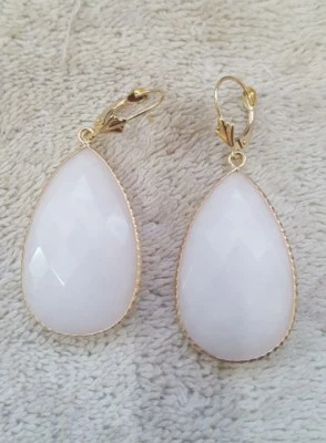 Pendientes de oro amarillo de 14k con piedra de ágatas blancas con respaldo de palanca  Foto 1 de 4