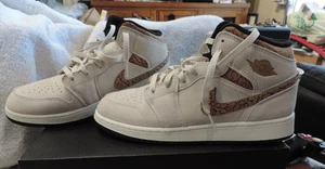 Jordan 1 Mid SE GS 7 Y Shoes Light Orewood Brown Metallic Gold DZ5369-102 W/BOX - Picture 1 of 5