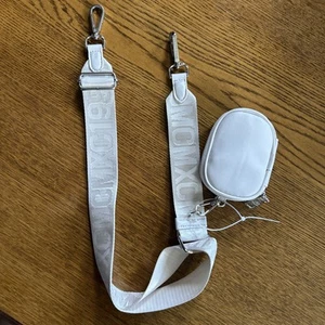 NUEVO Steve Madden Mini Bolso Bandolera Cartera - Blanco - Correa - Cremallera - Bolsillos - Imagen 1 de 4
