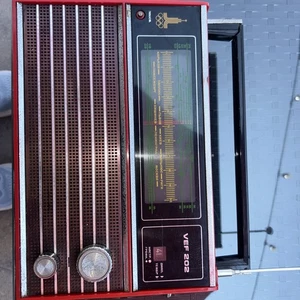 Radio Portátil VEF 202 LW MW 1980 Moscú Edición Roja Olímpica Unión Soviética Usada - Imagen 1 de 9