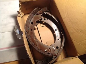 Komatsu 3EB-30-31190 - Juego de zapatas de freno Allis Chalmers (2) - Imagen 1 de 2