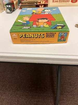 Rompecabezas Peanuts 63 piezas es un rompecabezas dorado vintage de 1965 Foto 1 de 3