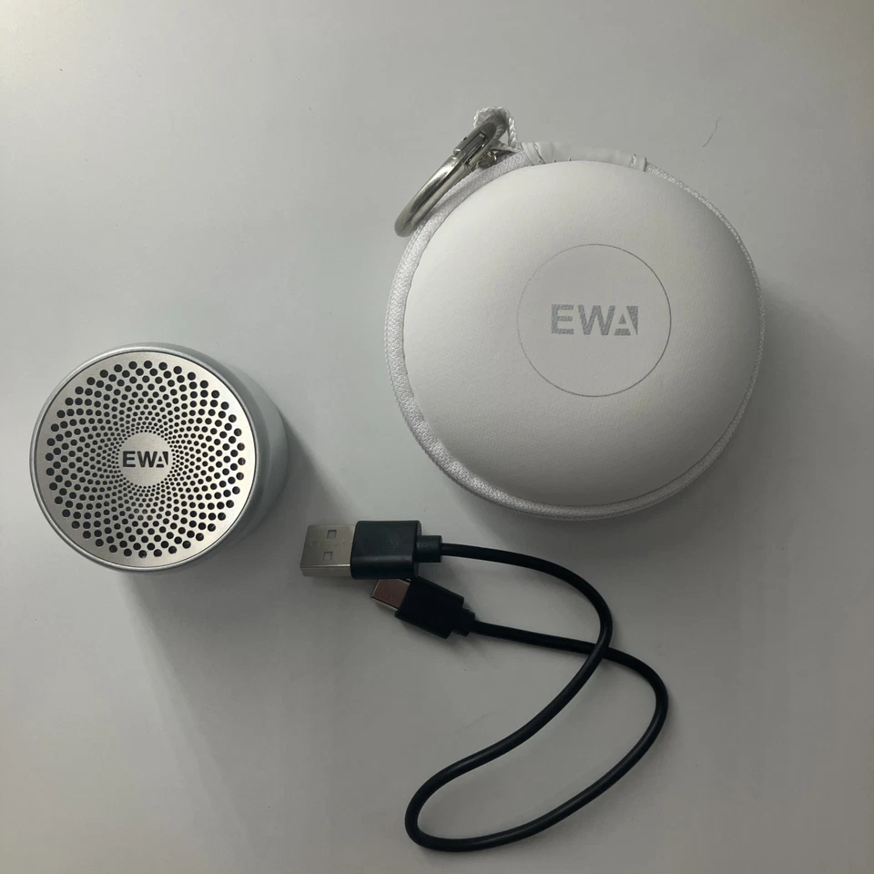 Altavoz portátil Bluetooth EWA A106 Pro con estuche de viaje y cable de carga Foto 1 de 4