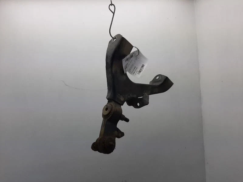 Нижний рычаг управления передний монтажный кронштейн для пассажира 02–09 GMC ENVOY 25918965 - Изображение 1 из 4