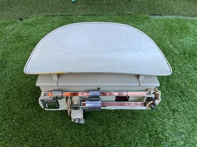 Pèse bébé marque TESTUT en métal beige très bon etat - Photo 1/4