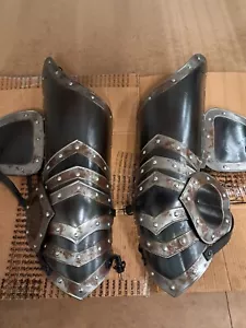 Mytholon Edward Beinpanzer Stahl Brüniert/Blank Larp Mittelalter #18313 - Bild 1 von 5