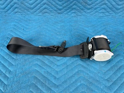 Cinturón de seguridad Infiniti QX80 Limited segunda fila con moldura de plástico negro derecho 2014-2019 OEM Foto 1 de 4