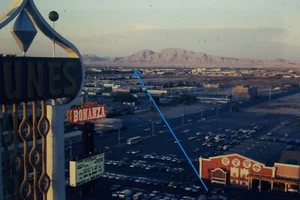 1972 35 mm Dia Las Vegas City Bergblick vom Dünenhotel Bonanza #1342 - Bild 1 von 1