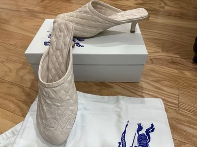 990 $ Nuevo Burberry Kitten Tacón Logo Acolchado EKD Mules Sz 9 o 39 EU Foto 1 de 4