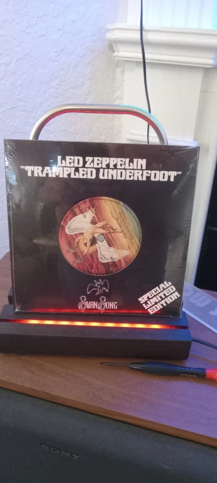 Led Zeppelin - Trampled Under Foot 7"  Record Store Day Black Friday 2025 RSD - Imagem 1 de 1